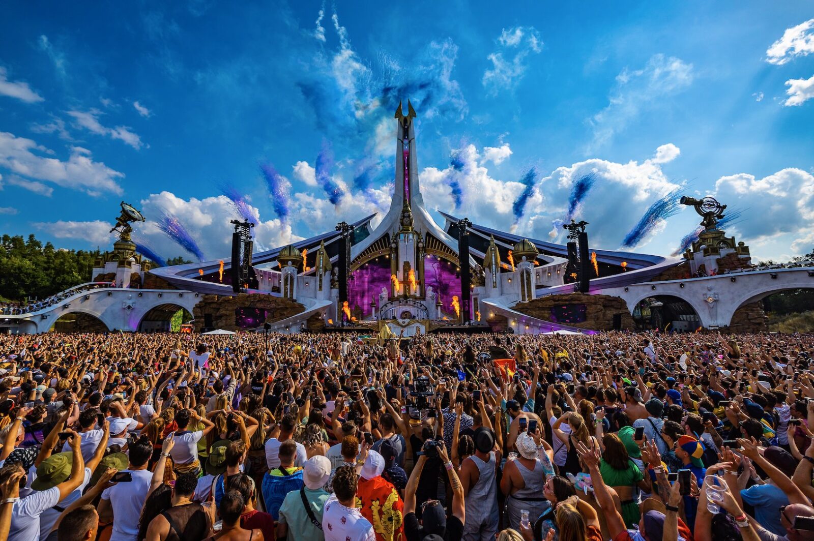 Descubre la magia del escenario “Reflection of Love” de Tomorrowland