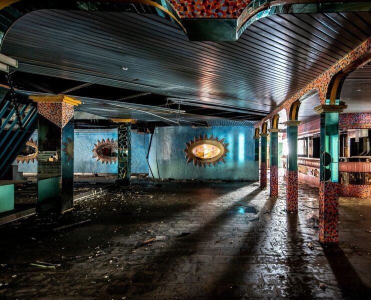 Fotografía de club abandonado