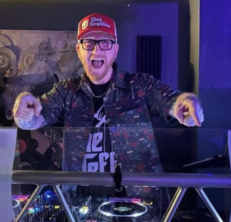 DJ